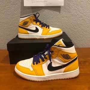 Jordan 1 mid SE Lakers size 10 og all